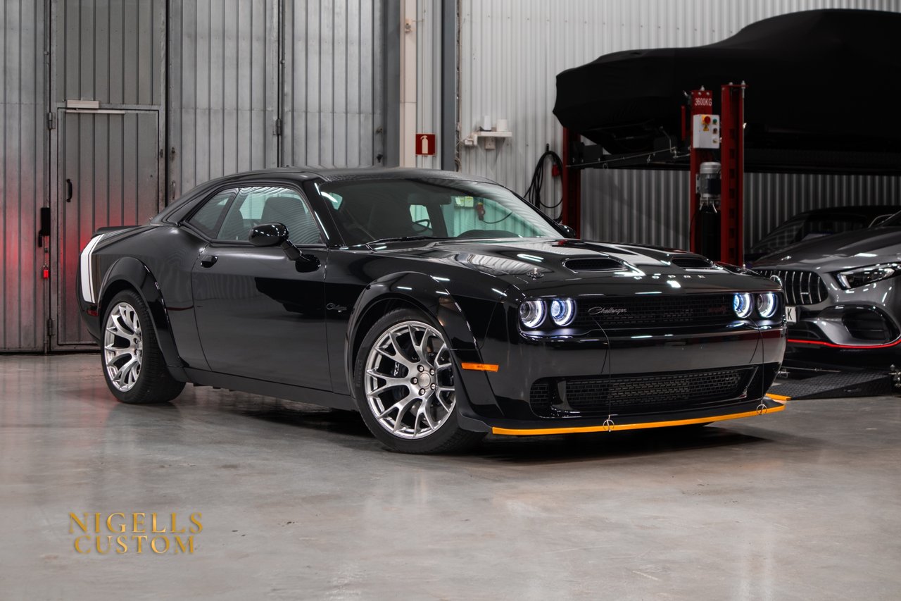 Dodge Challenger SRT Black Gh...