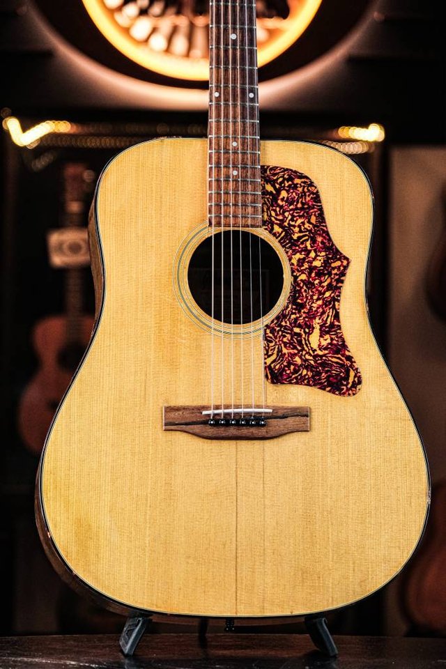 1970-1975 Gibson J-50 Deluxe ...