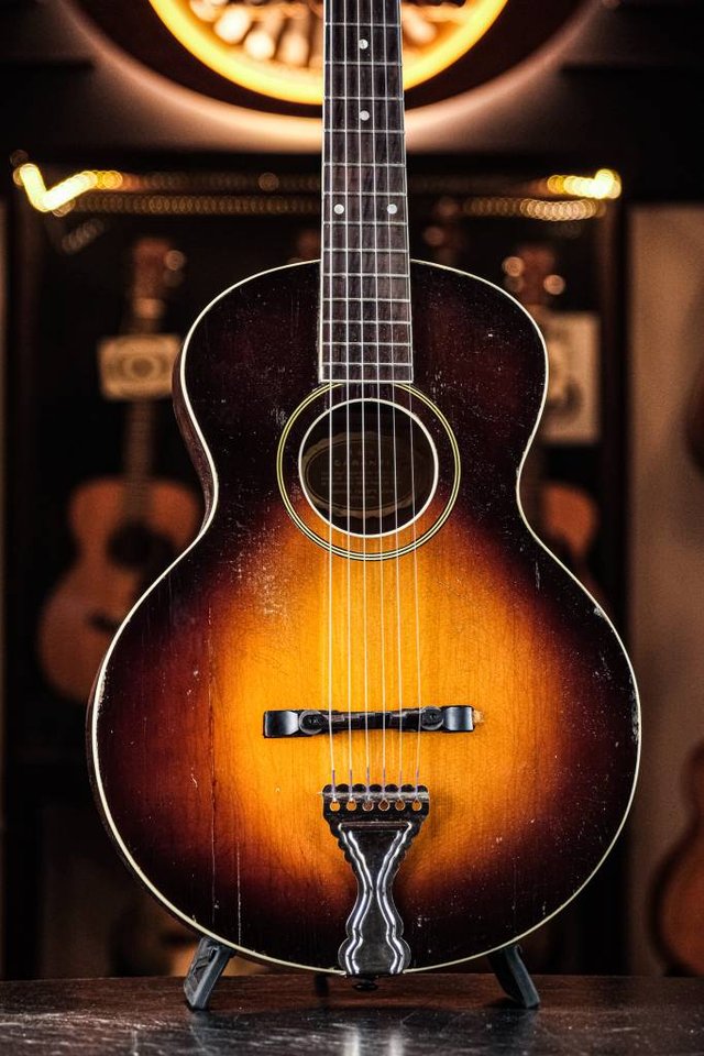 1937 Levin Model 198 sunburst