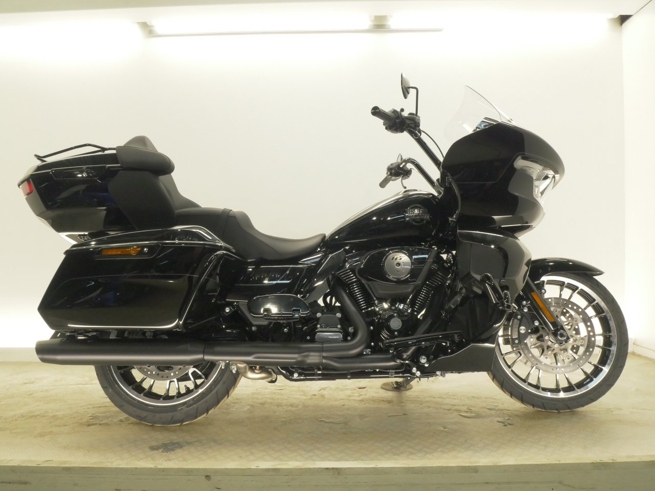 Harley-Davidson Road Glide Li...