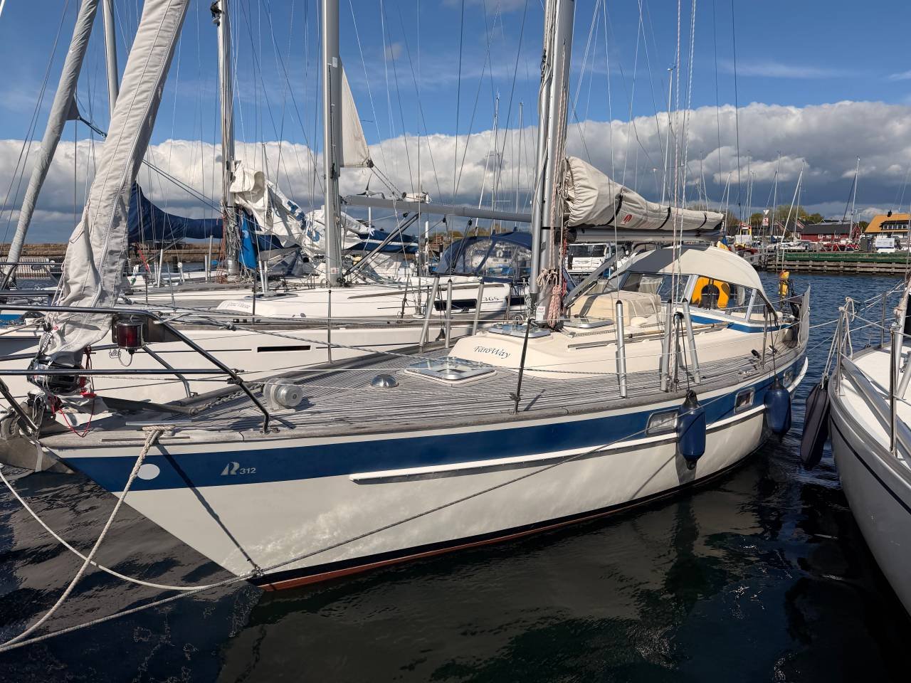 Hallberg Rassy 312 i ett fint...
