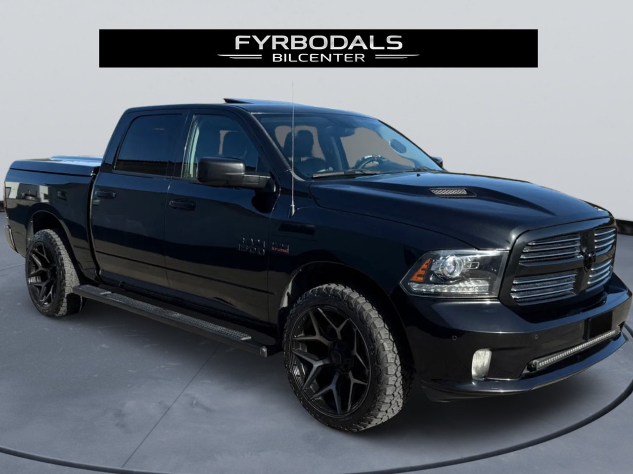RAM 1500 Crew Cab 5,7 V8 HEMI...