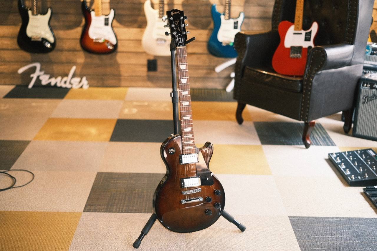 Beg. Gibson Les Paul Studio 2...