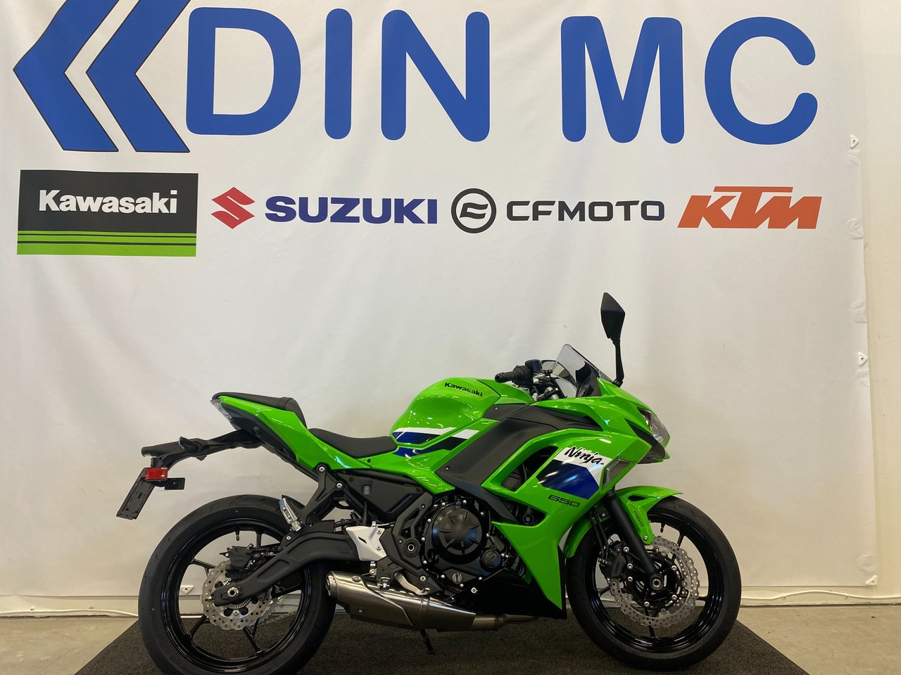 Kawasaki Ninja 650 "Fabriksny...