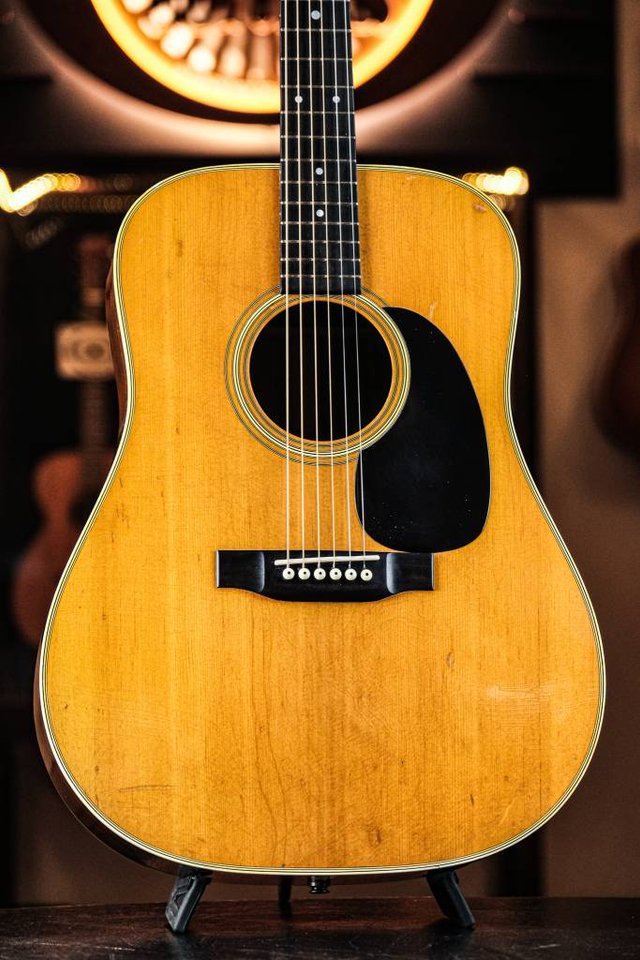 1972 Martin D-28 natural
