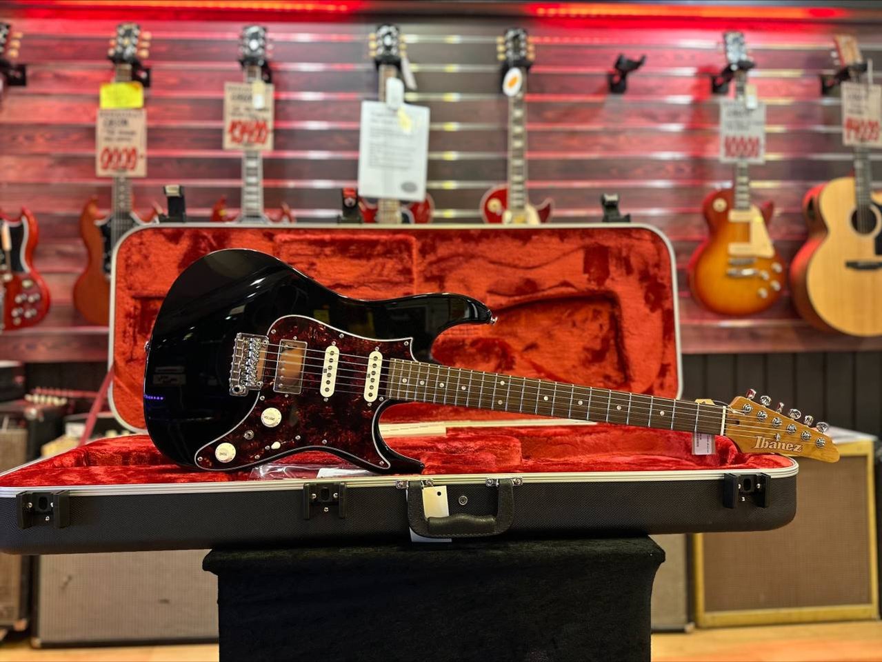 Ibanez AZ2204N-BK inkl hardcase