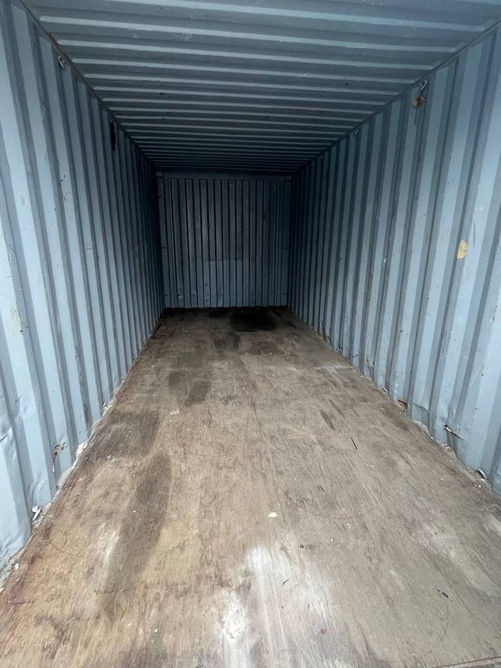 20 fot container i riktigt br...