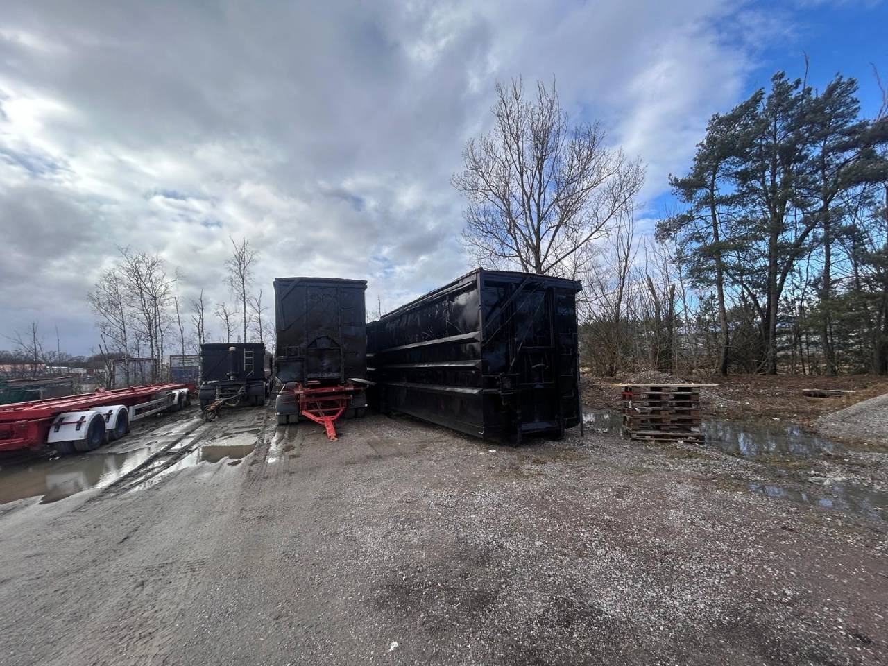 3 st 40-kubiks containrar med...