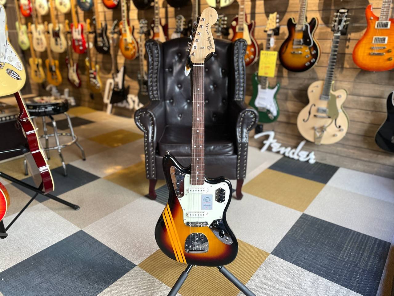 DEMOEX Fender Jaguar MIJ Trad...