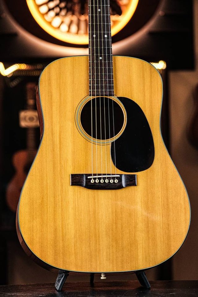 1973 Martin D-18 natural