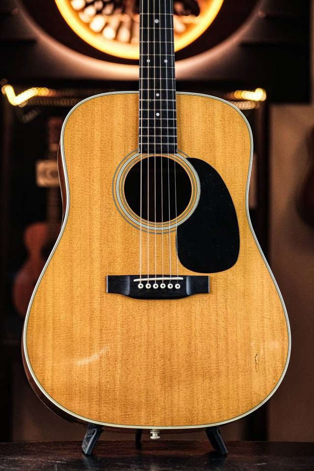 1986 Martin D-28 natural