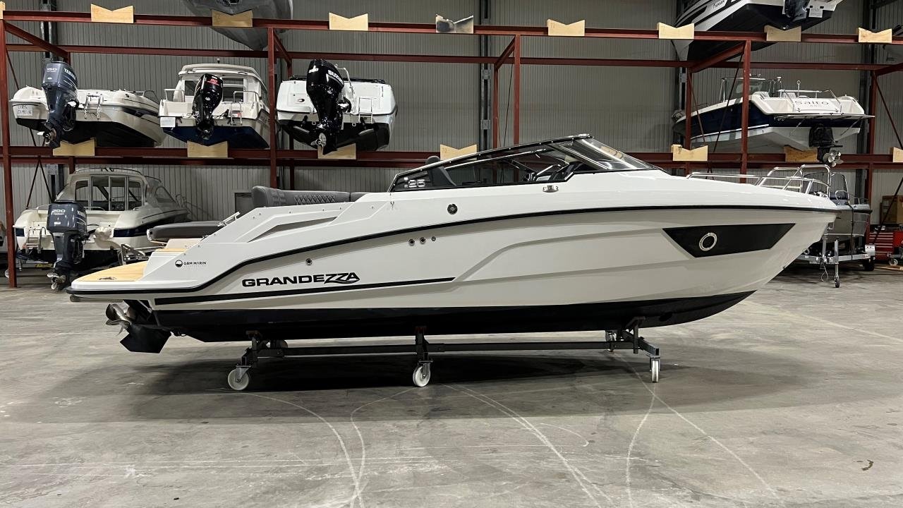 Grandezza 25 S med Mercruiser...