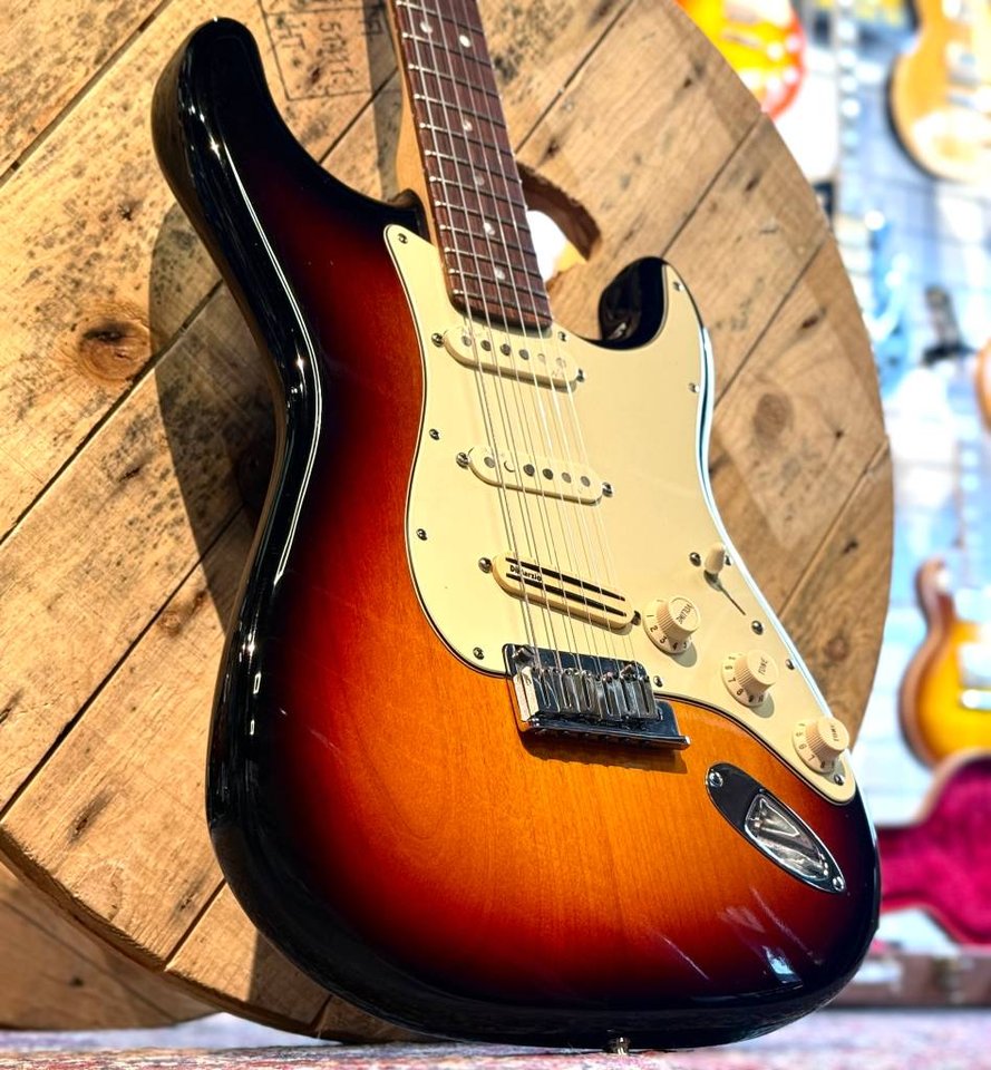 Fender American Deluxe Strato...