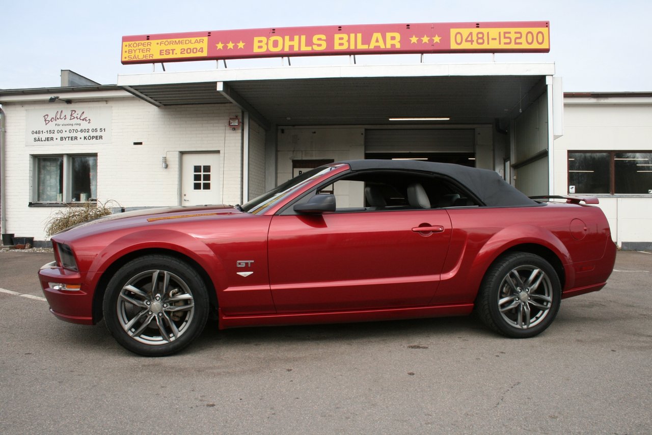 Ford Mustang GT Convertible V...
