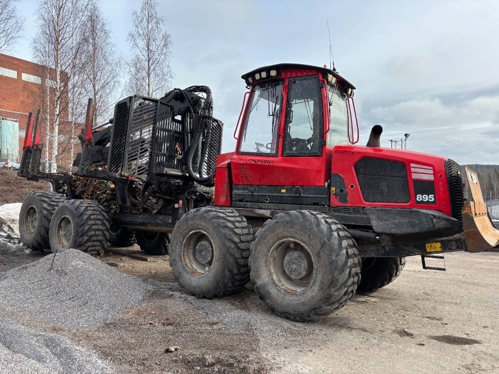 Komatsu 895