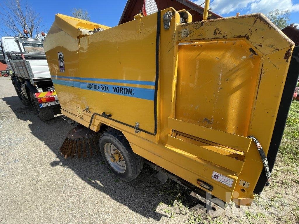 Bogserad sopmaskin Brodd-son