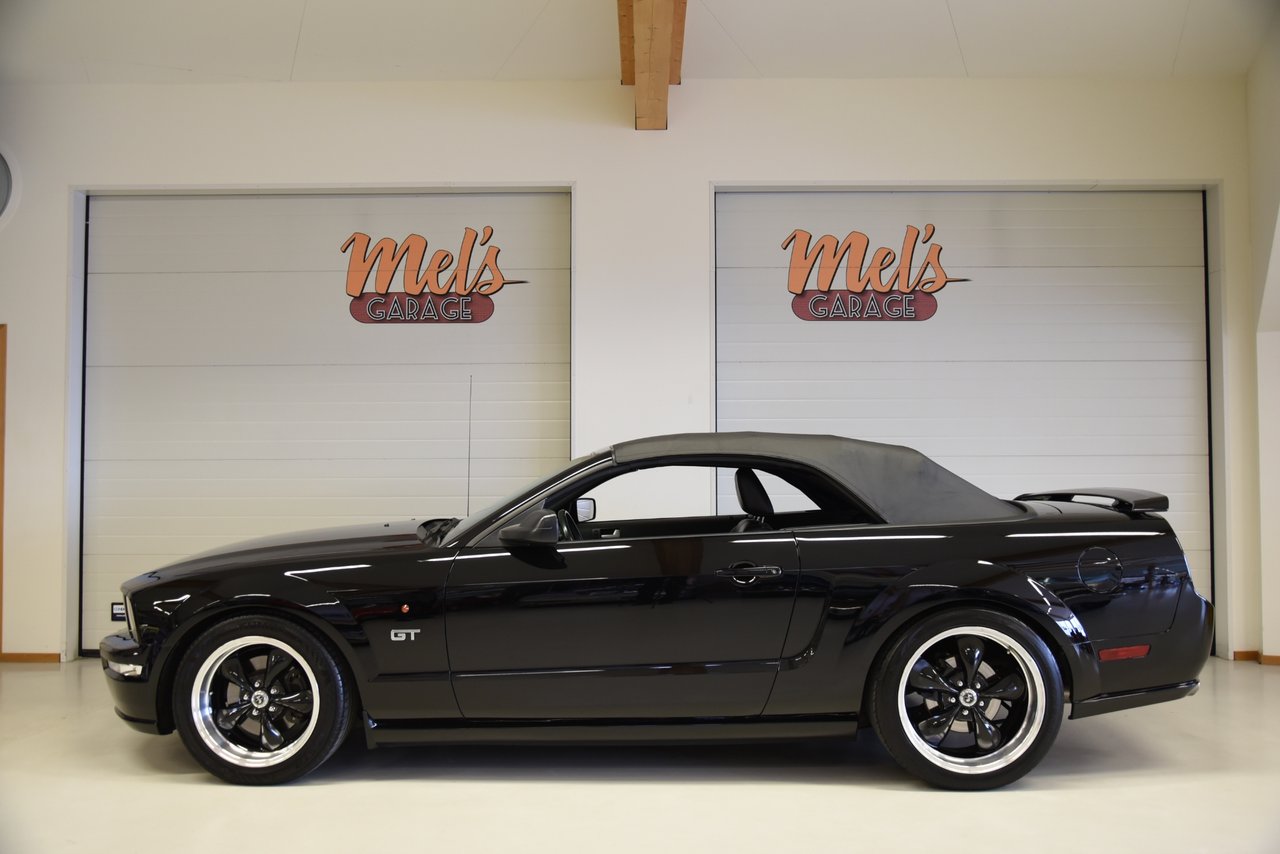 Ford Mustang GT Convertible V...