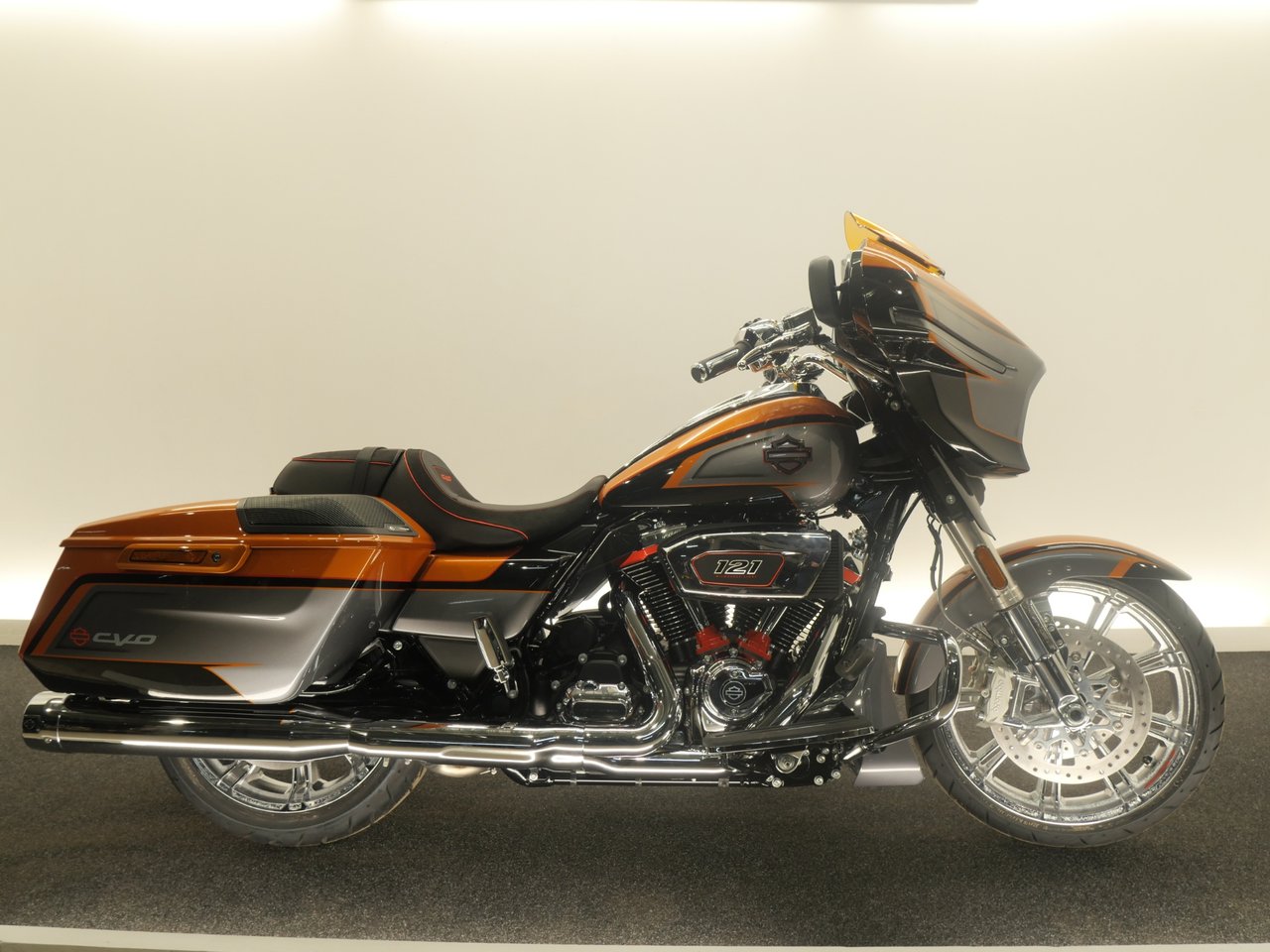 Harley-Davidson Street Glide ...