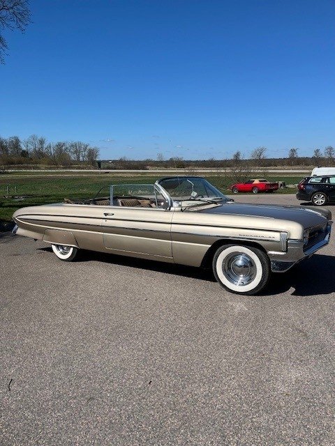 Oldsmobile Dynamic 88 Convert...