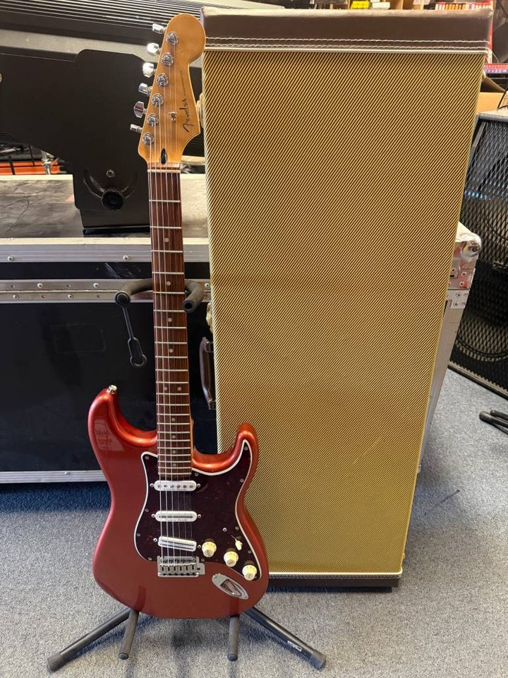 Fender Player Plus Stratocast...