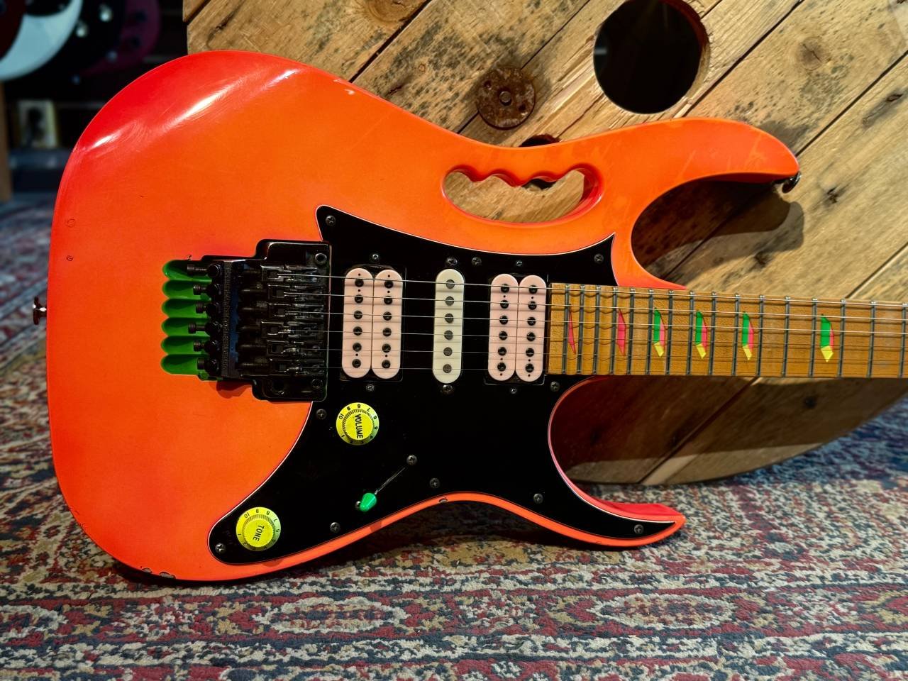 Ibanez JEM777SK Shocking Pink...