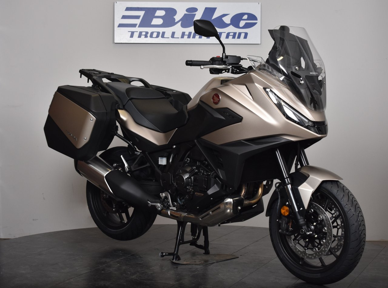 Honda NT1100D FINNS FÖR OMGÅE...