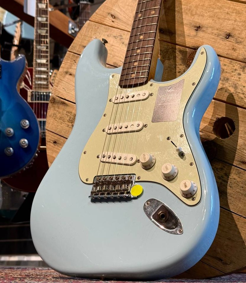 Fender Road Worn Vintera II 6...