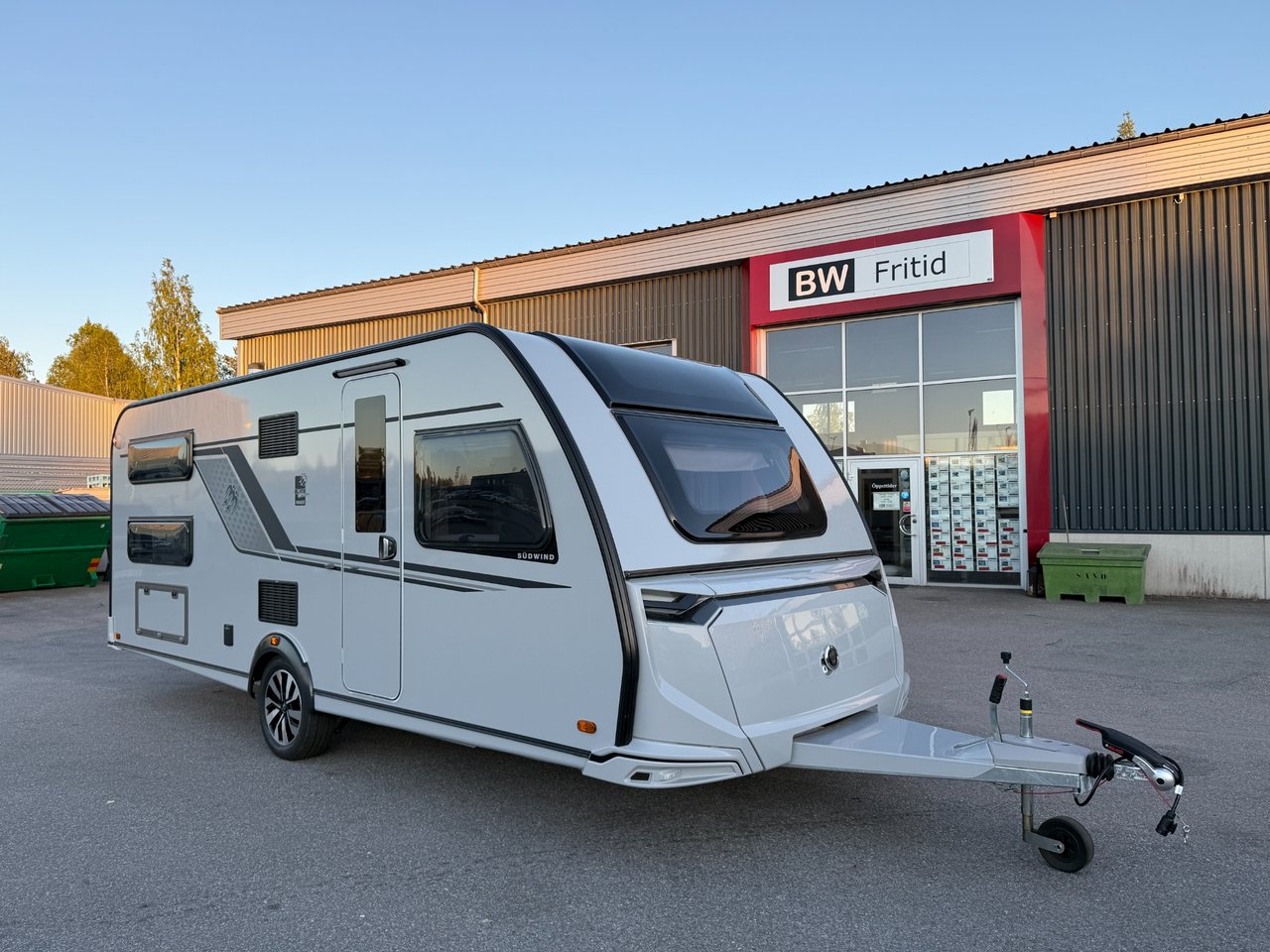 Knaus Südwind 580 UK Black Se...