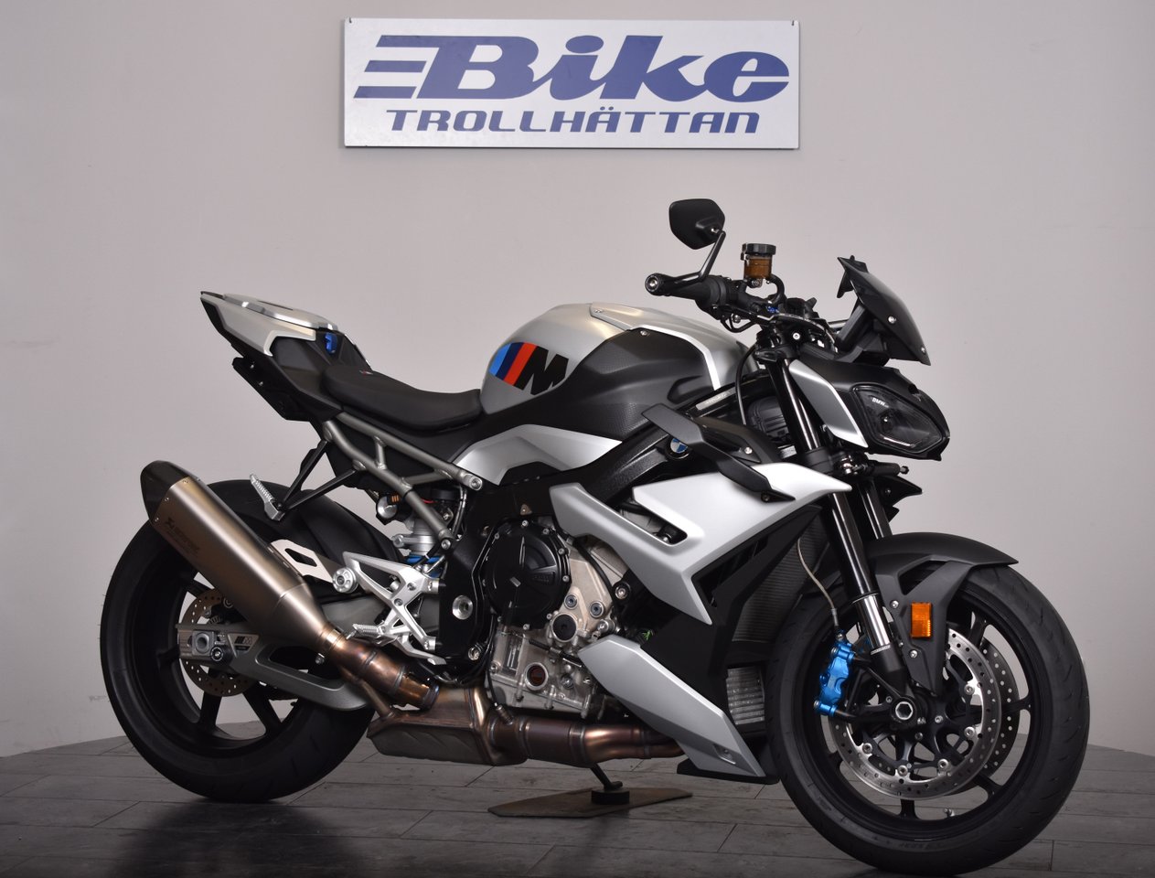 BMW M1000R, MYCKET VÄL UTRUSTAD.