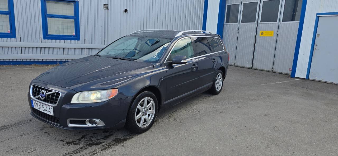 Volvo v70 fas2 d3 a-traktor n...