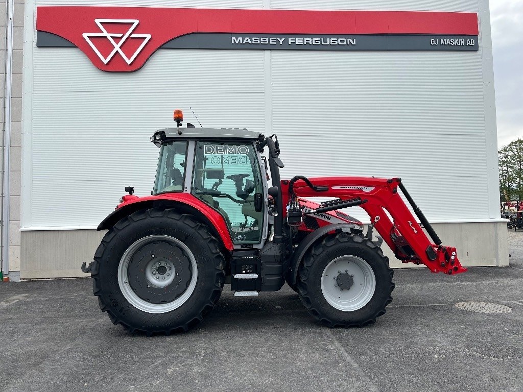 Massey Ferguson 5S.145 DYNA-6...