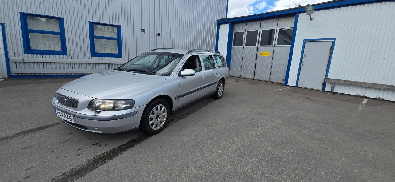 Volvo v70 2.4 a-traktor nyreg...