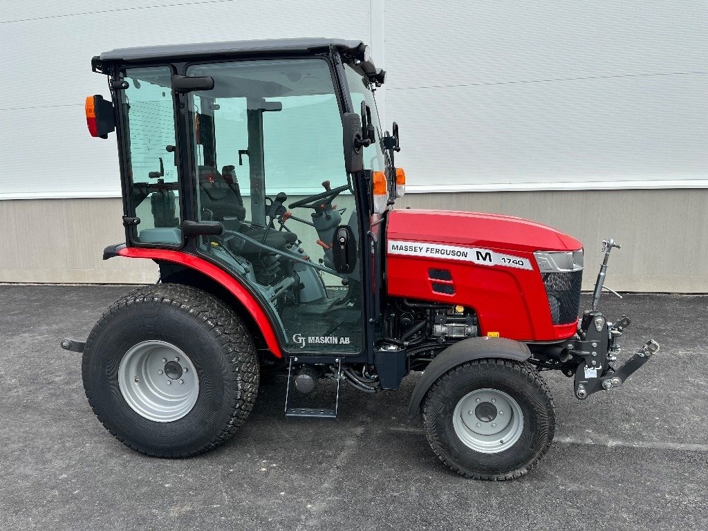 Massey Ferguson 1740 M HC DEMO