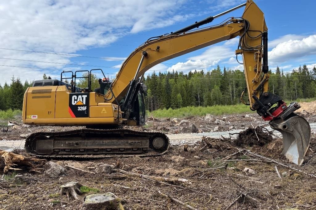 CAT 326 F