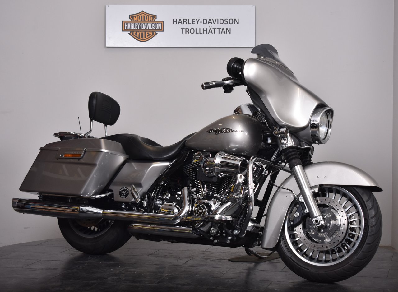 Harley-Davidson STREET GLIDE ...