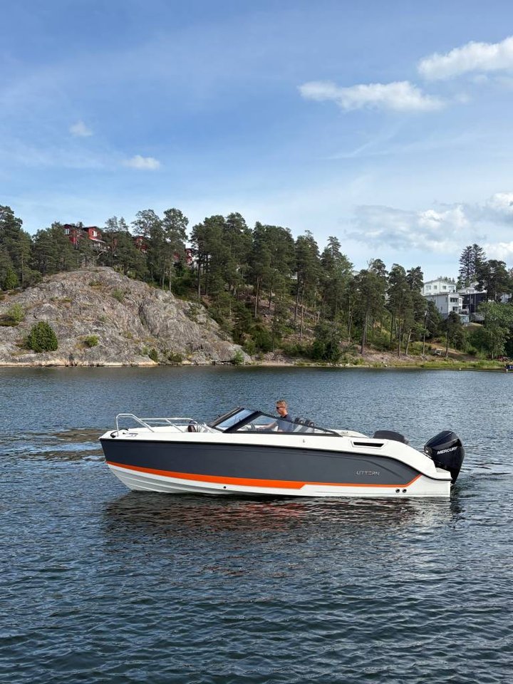 Uttern T65  -Ny motor Mercury...