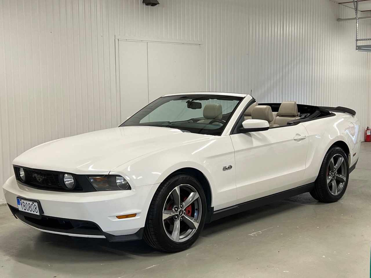 Ford Mustang GT Convertible 5...