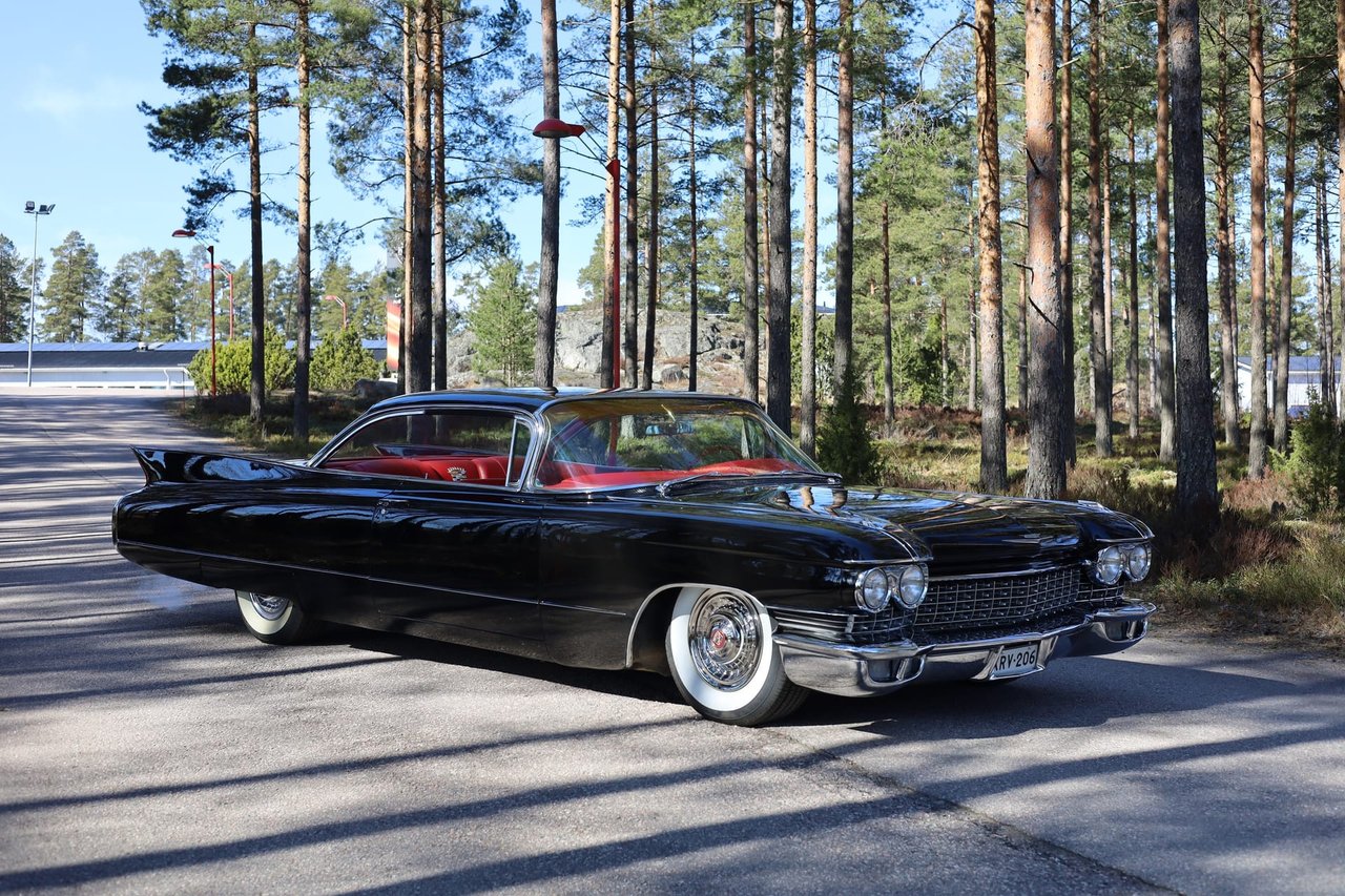 Cadillac De Ville Coupe (Blac...
