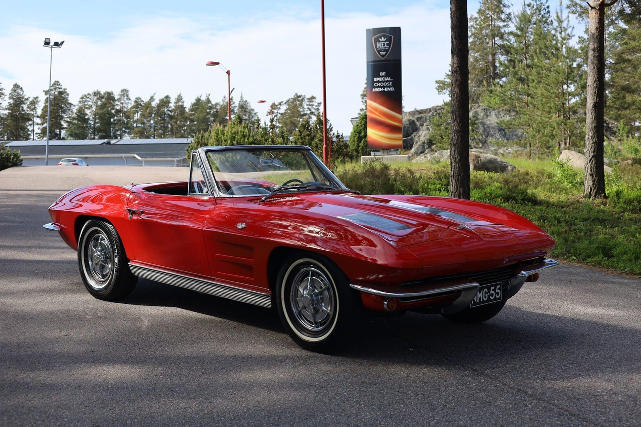Chevrolet Corvette 2D Sting R...