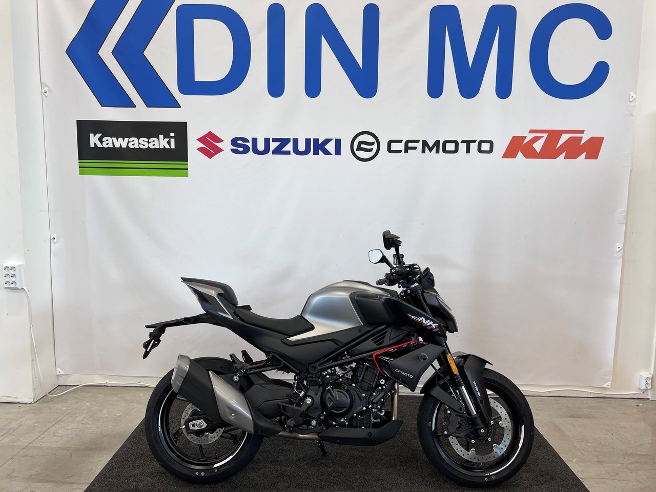 CFMOTO 450NK "Fabriksny hoj f...