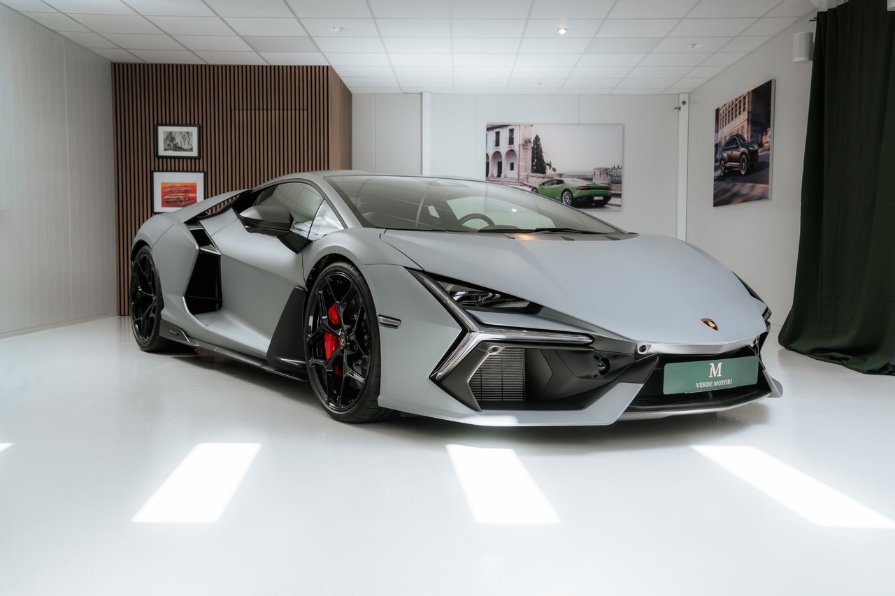 Lamborghini Revuelto Ad Perso...