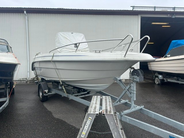 HR 532 CC – 115 hk Evinrude E...