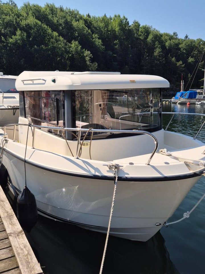 QUICKSILVER 675 PILOTHOUSE