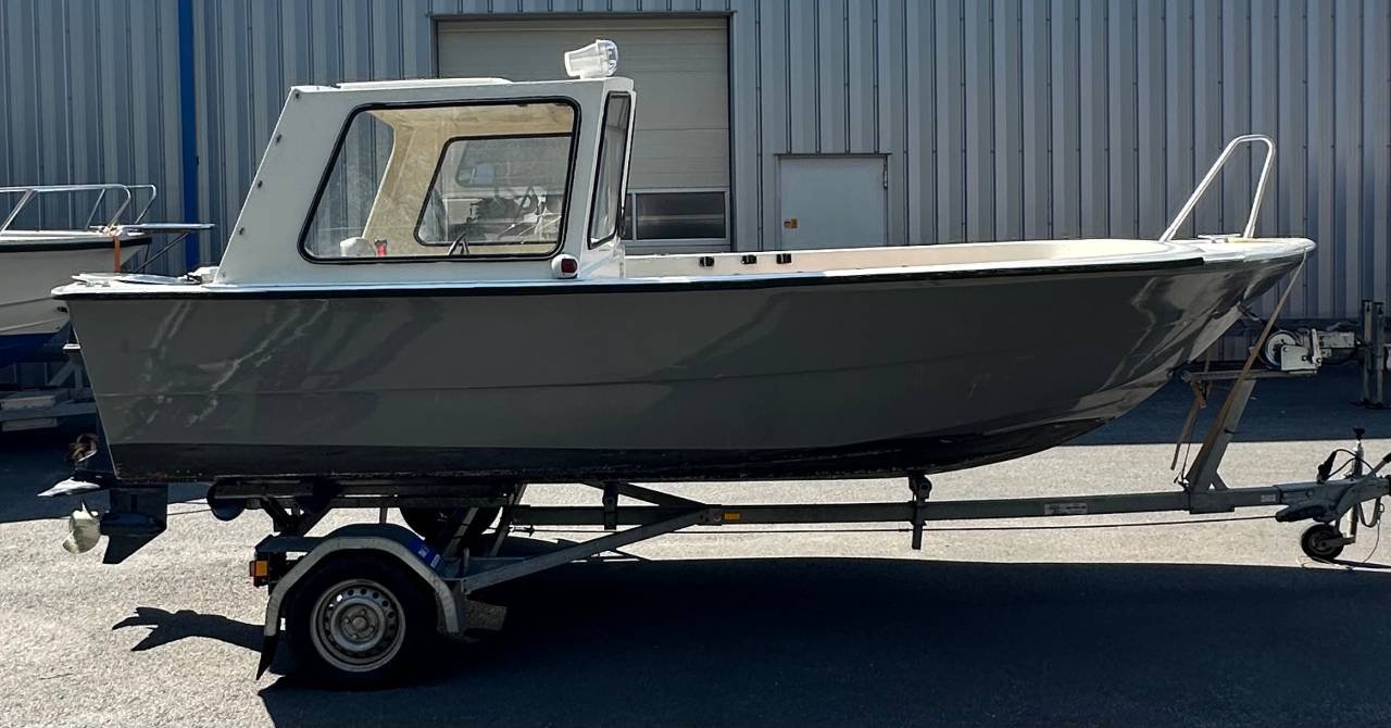 Särki 570 hyttbåt Yamaha 70hk...