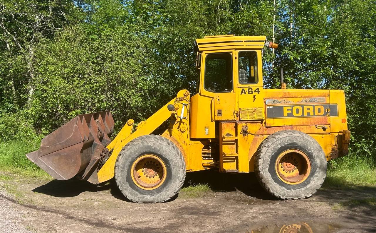Ford A-64 4x4 midjestyrd Hjul...