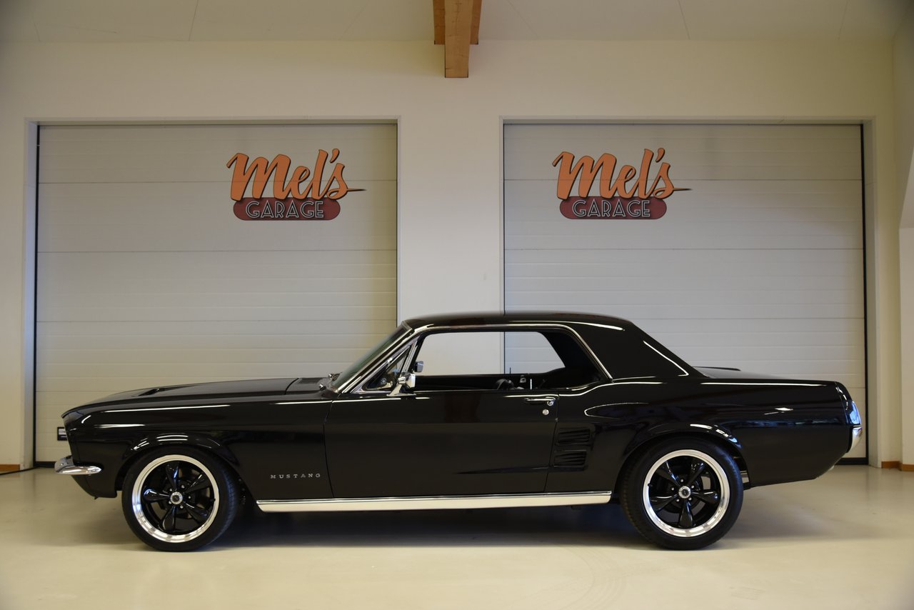 Ford Mustang 2-dr HT V8 302 m...