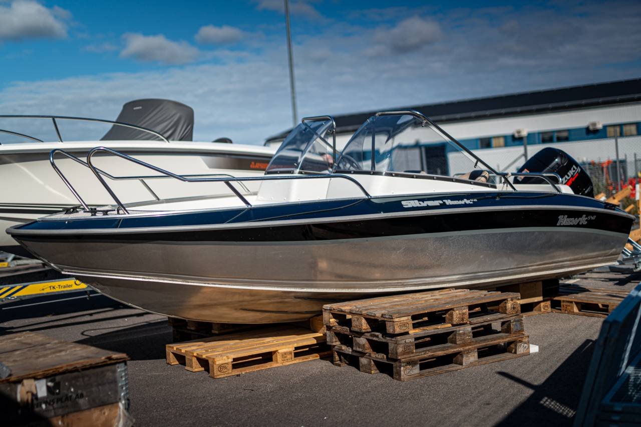 Silver Hawk 540 2011 med Suzu...
