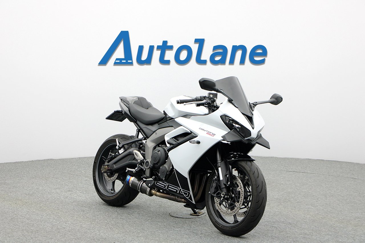 Triumph Daytona 660 *Black Wi...