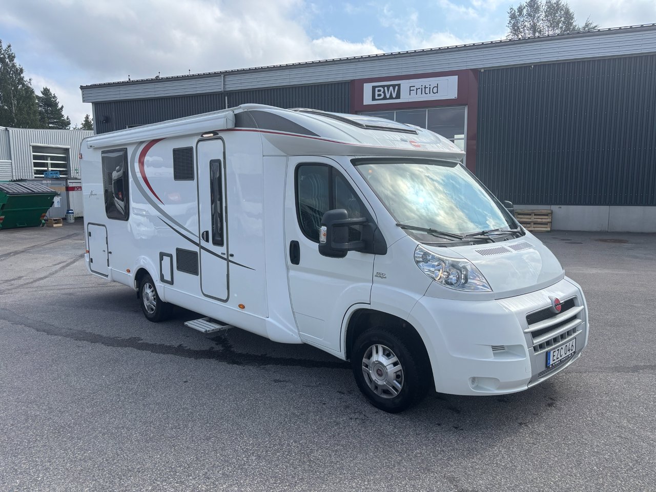 Bürstner Nexxo T740 Queenbed ...