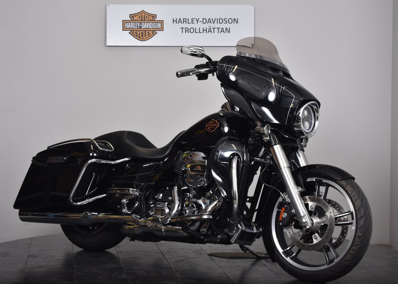 Harley-Davidson STREET GLIDE ...